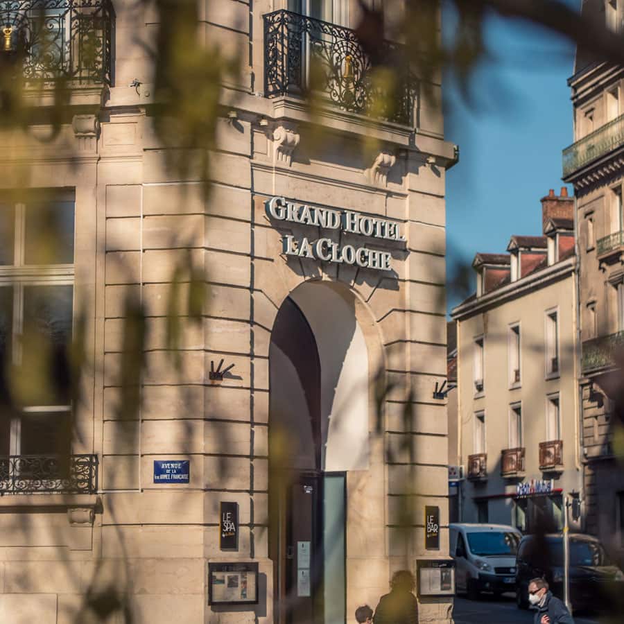 porte d'entrée Grand Hôtel La Cloche