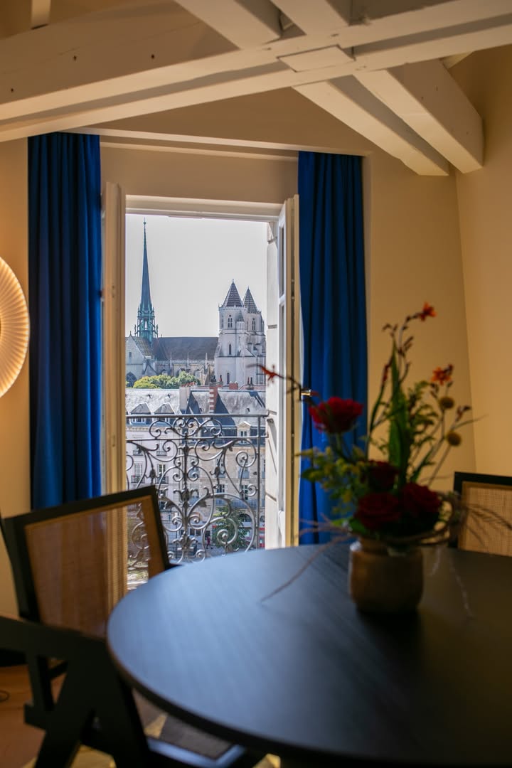 image présentation : Escapade de Luxe à Dijon : La Cloche Vous Accueille